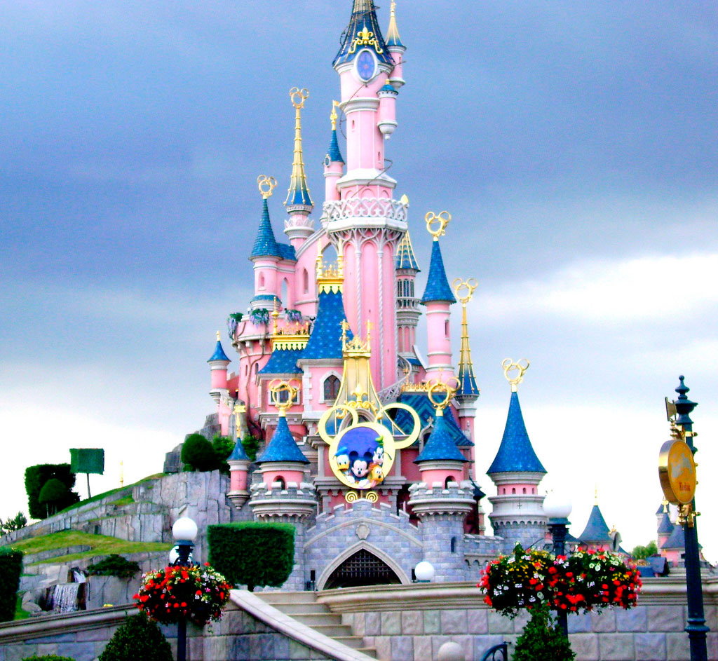 Magic Kingdom - Disneyland Paris background